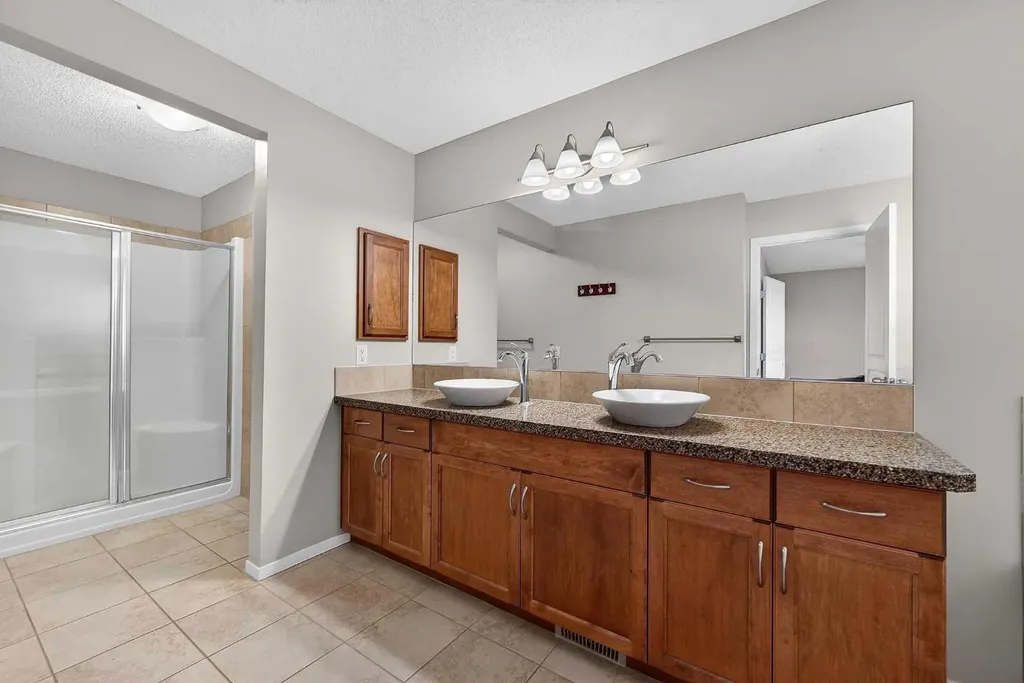 52 Reunion Close NW Airdrie AB T4B 0M2