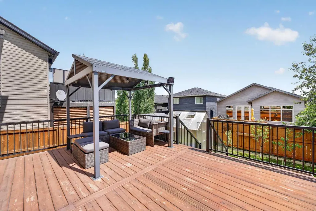 52 Reunion Close NW Airdrie AB T4B 0M2