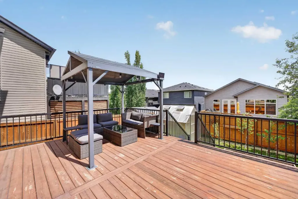 52 Reunion Close NW Airdrie AB T4B 0M2
