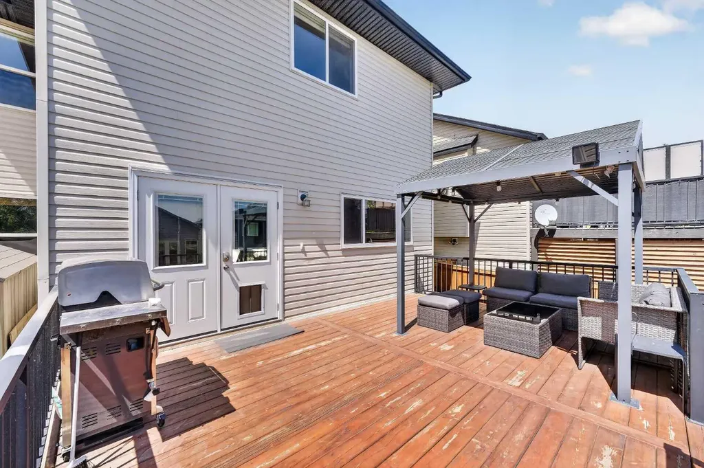 52 Reunion Close NW Airdrie AB T4B 0M2