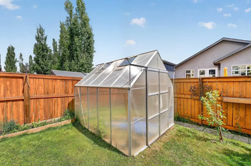 52 Reunion Close NW Airdrie AB T4B 0M2