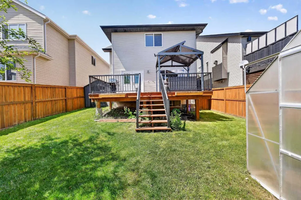 52 Reunion Close NW Airdrie AB T4B 0M2