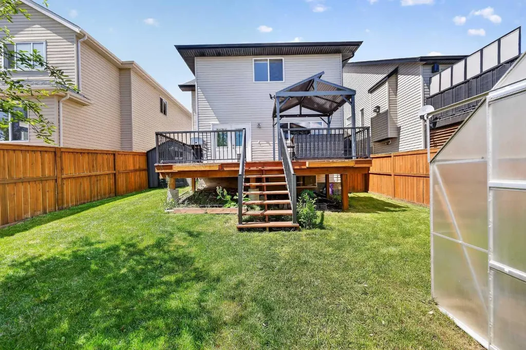52 Reunion Close NW Airdrie AB T4B 0M2