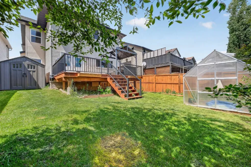 52 Reunion Close NW Airdrie AB T4B 0M2