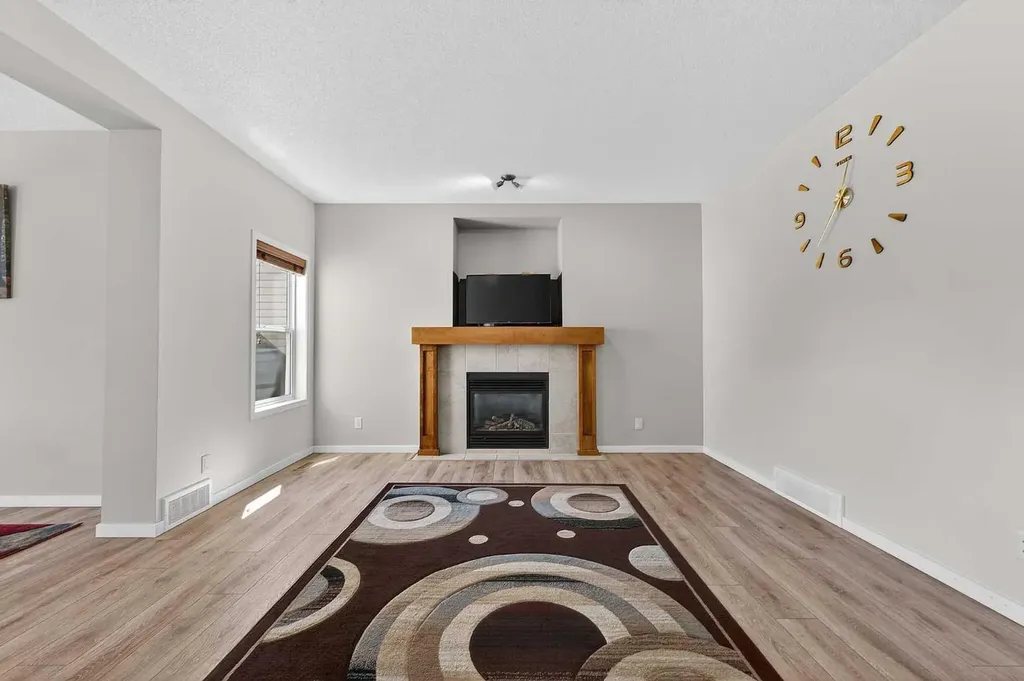 52 Reunion Close NW Airdrie AB T4B 0M2