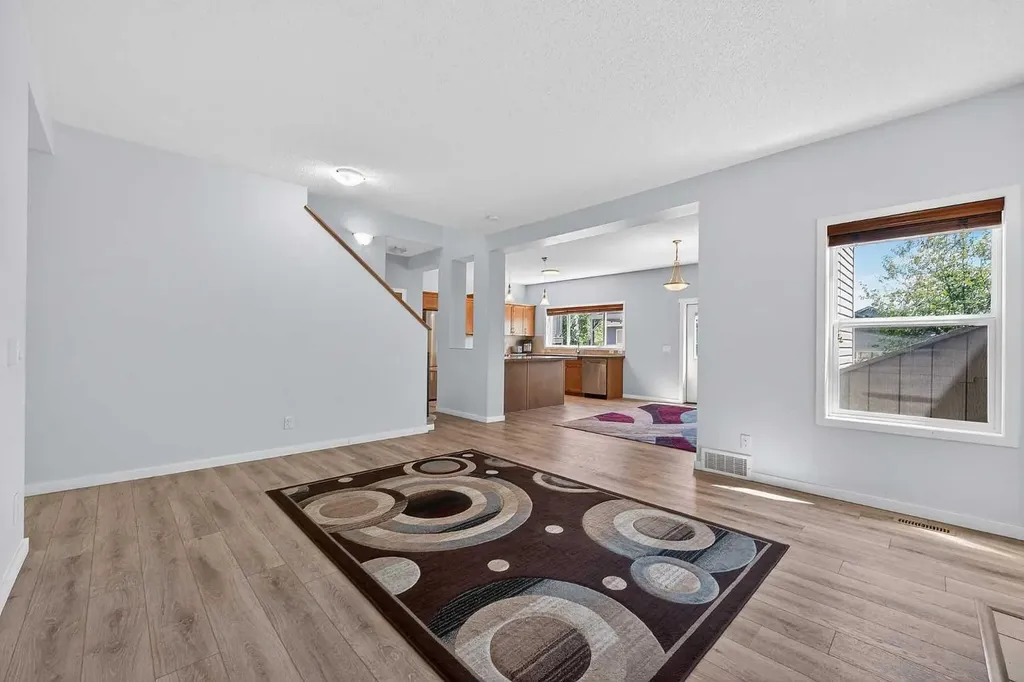 52 Reunion Close NW Airdrie AB T4B 0M2