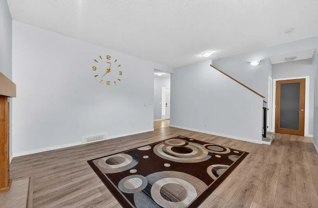 52 Reunion Close NW Airdrie AB T4B 0M2
