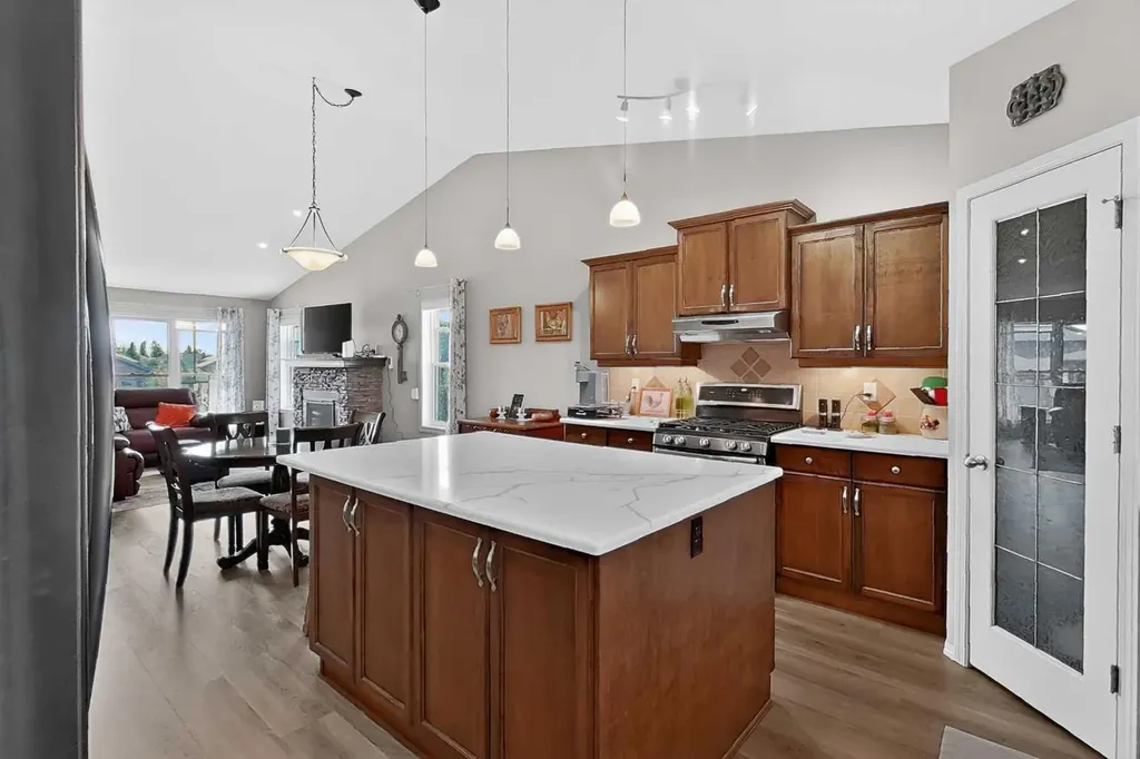 65 Canyoncrest Point W Lethbridge AB T1K 0B4