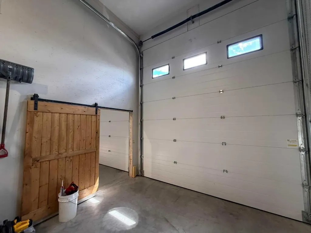 3740 30 Street N Lethbridge AB T1H 6Z4