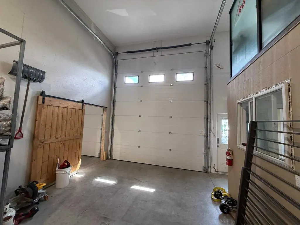 3740 30 Street N Lethbridge AB T1H 6Z4