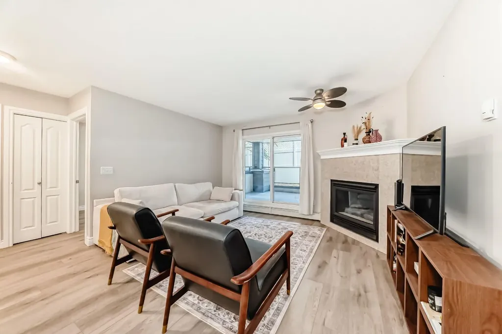 10 Sierra Morena Mews SW Calgary AB T3H 3K5