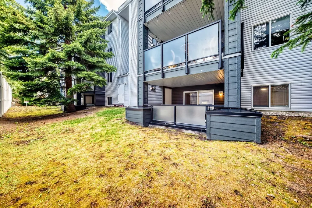 10 Sierra Morena Mews SW Calgary AB T3H 3K5