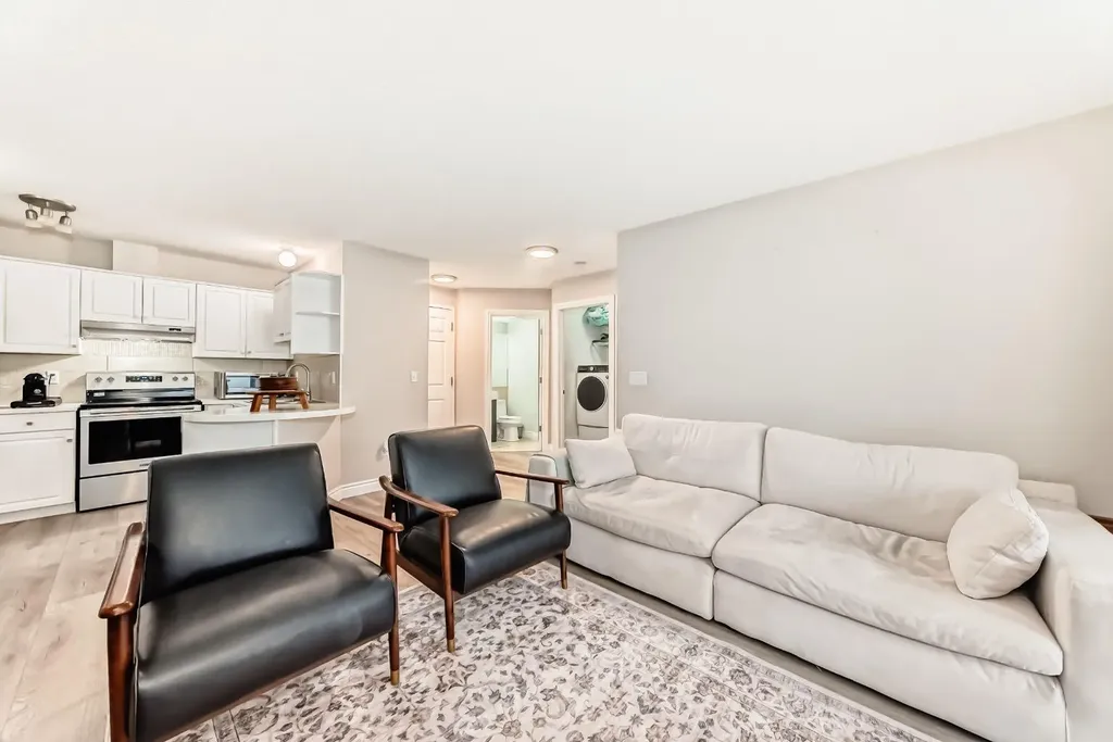 10 Sierra Morena Mews SW Calgary AB T3H 3K5