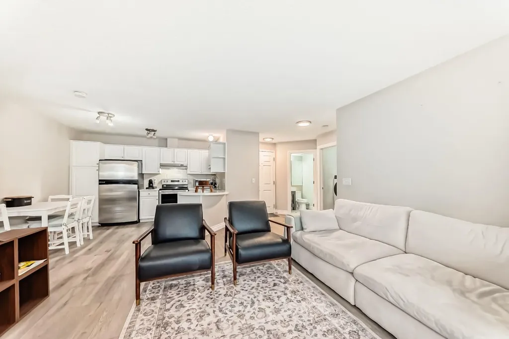 10 Sierra Morena Mews SW Calgary AB T3H 3K5