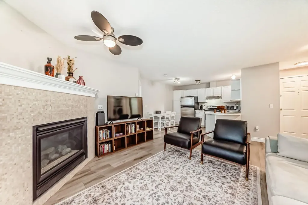 10 Sierra Morena Mews SW Calgary AB T3H 3K5