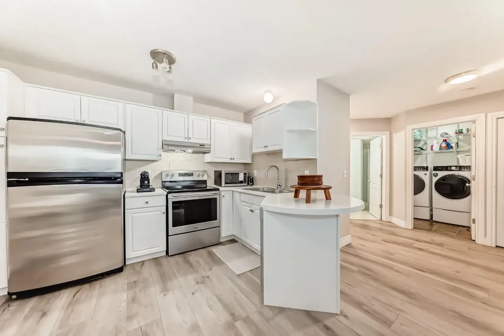 10 Sierra Morena Mews SW Calgary AB T3H 3K5