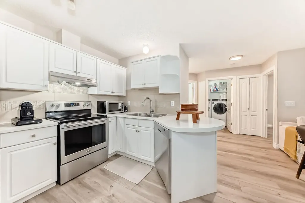 10 Sierra Morena Mews SW Calgary AB T3H 3K5