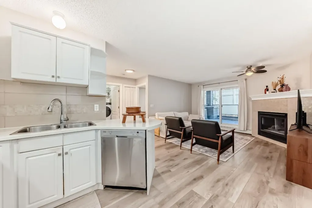 10 Sierra Morena Mews SW Calgary AB T3H 3K5