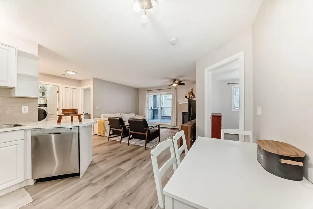 10 Sierra Morena Mews SW Calgary AB T3H 3K5