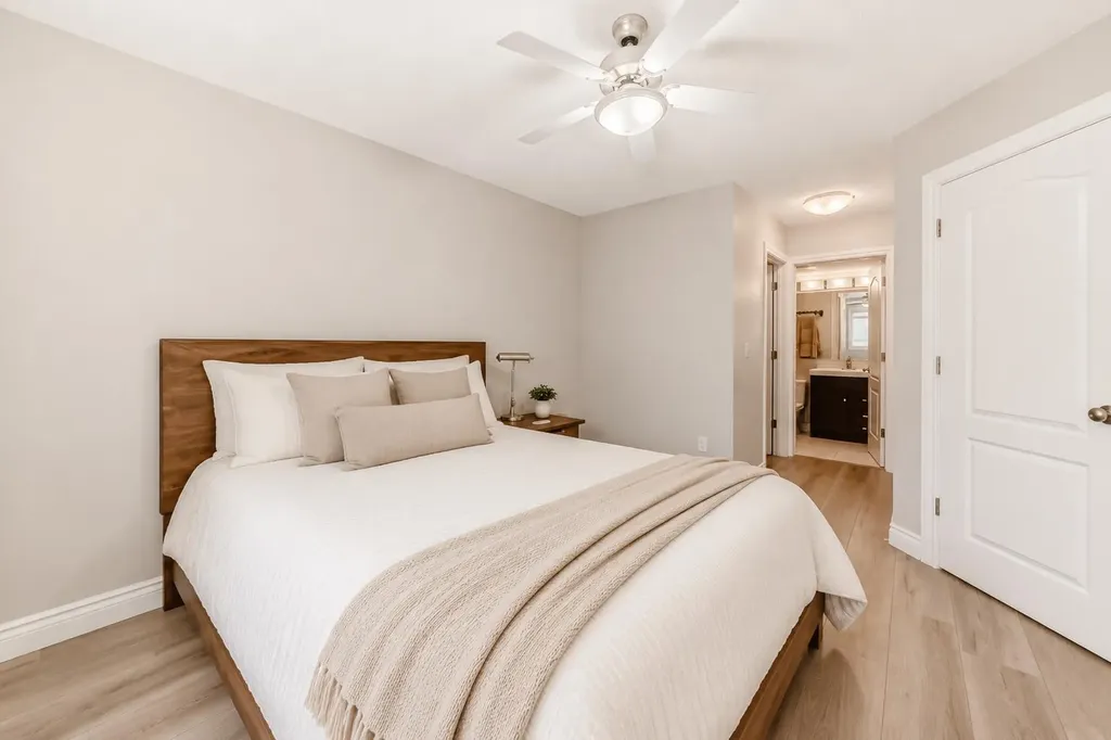 10 Sierra Morena Mews SW Calgary AB T3H 3K5