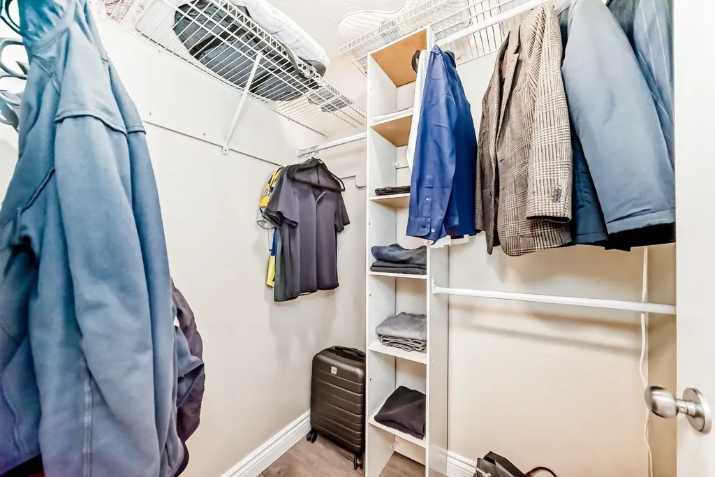 10 Sierra Morena Mews SW Calgary AB T3H 3K5