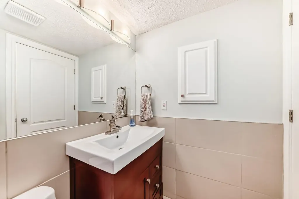 10 Sierra Morena Mews SW Calgary AB T3H 3K5