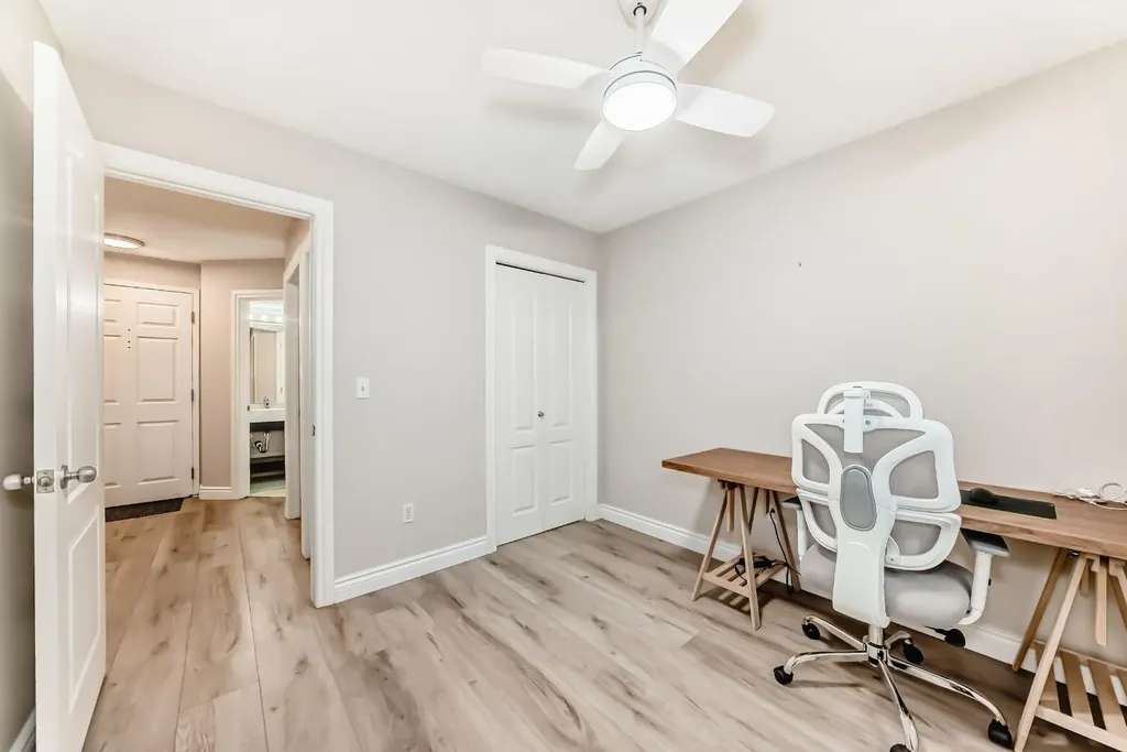 10 Sierra Morena Mews SW Calgary AB T3H 3K5
