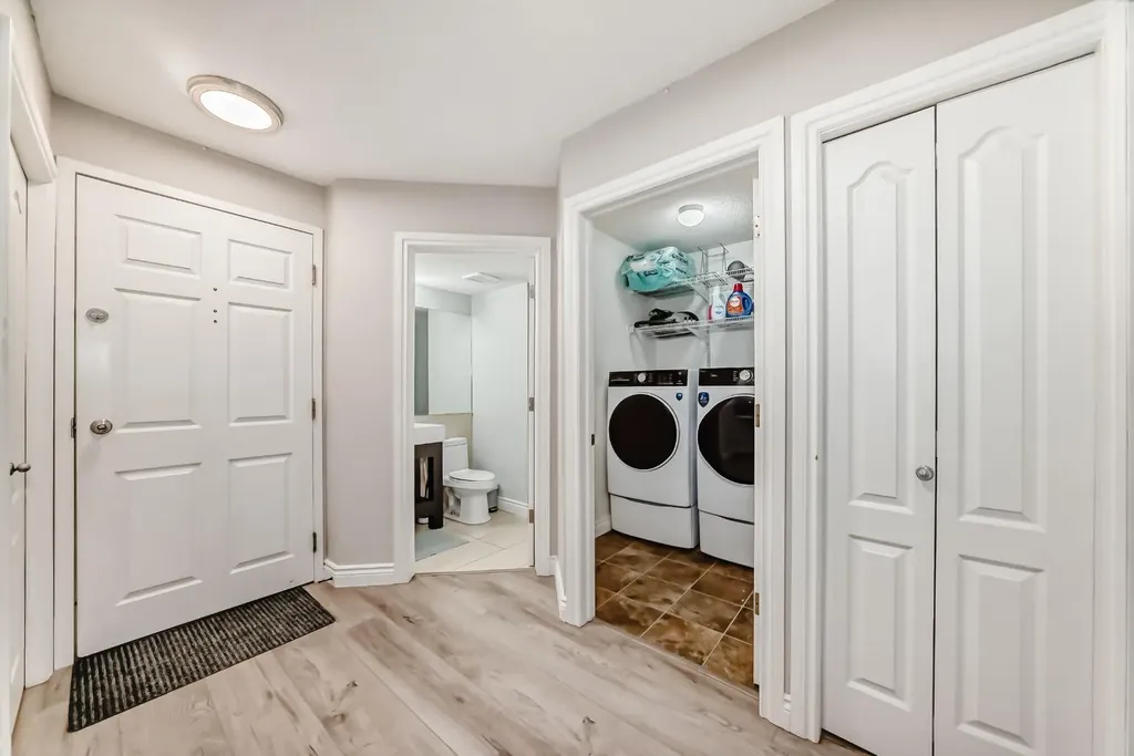 10 Sierra Morena Mews SW Calgary AB T3H 3K5