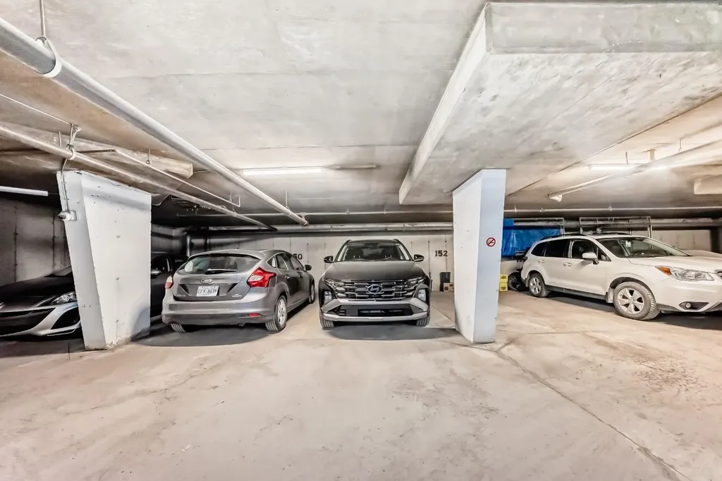 10 Sierra Morena Mews SW Calgary AB T3H 3K5