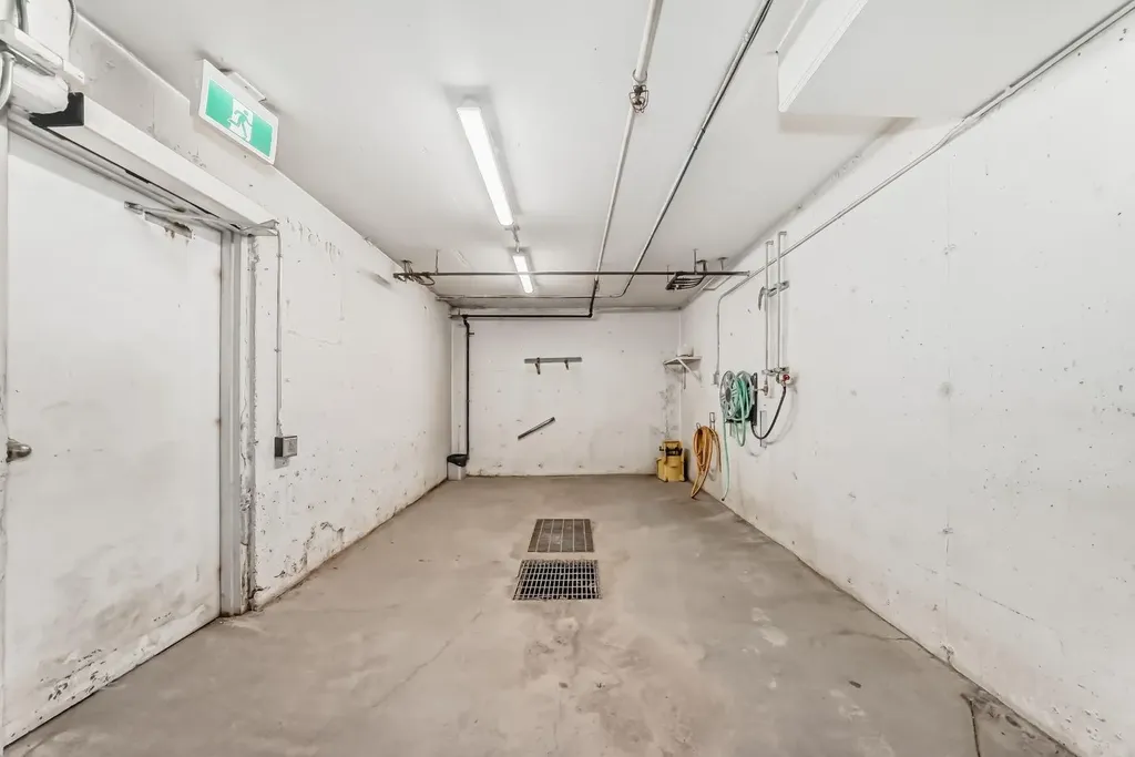 10 Sierra Morena Mews SW Calgary AB T3H 3K5