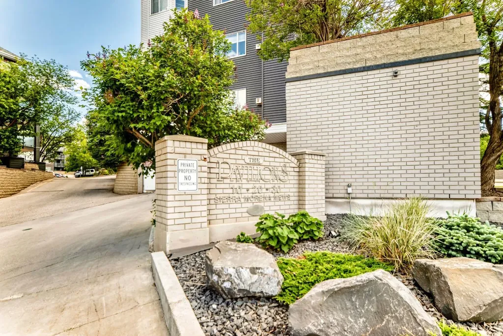 10 Sierra Morena Mews SW Calgary AB T3H 3K5