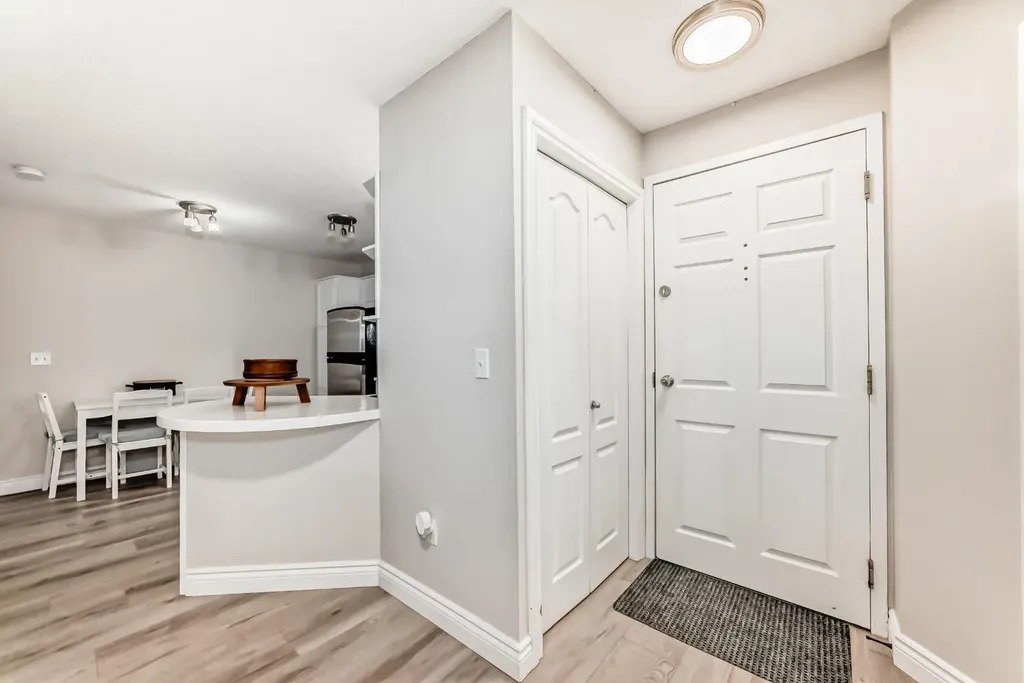 10 Sierra Morena Mews SW Calgary AB T3H 3K5