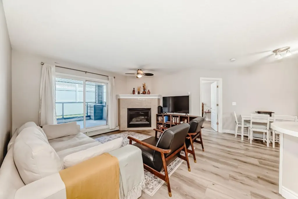 10 Sierra Morena Mews SW Calgary AB T3H 3K5