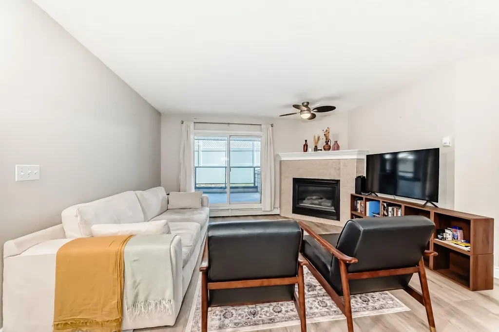 10 Sierra Morena Mews SW Calgary AB T3H 3K5