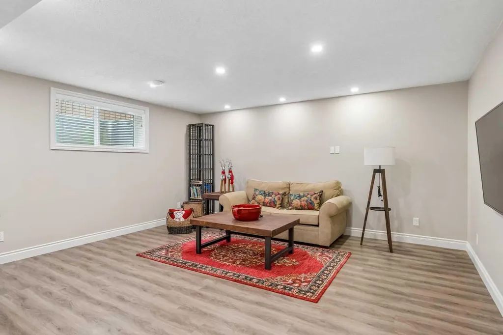 1104 Bayside Drive SW Airdrie AB T4B 4G9