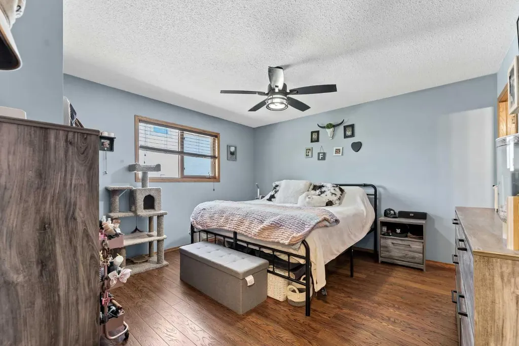 714 19a Street NE Medicine Hat AB T1C1R8