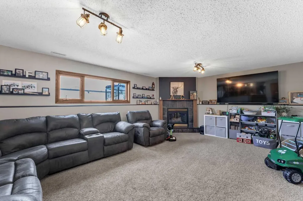 714 19a Street NE Medicine Hat AB T1C1R8