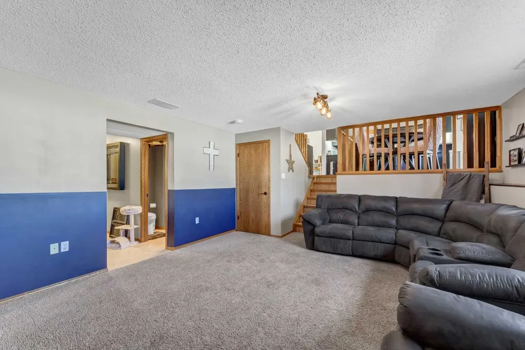 714 19a Street NE Medicine Hat AB T1C1R8