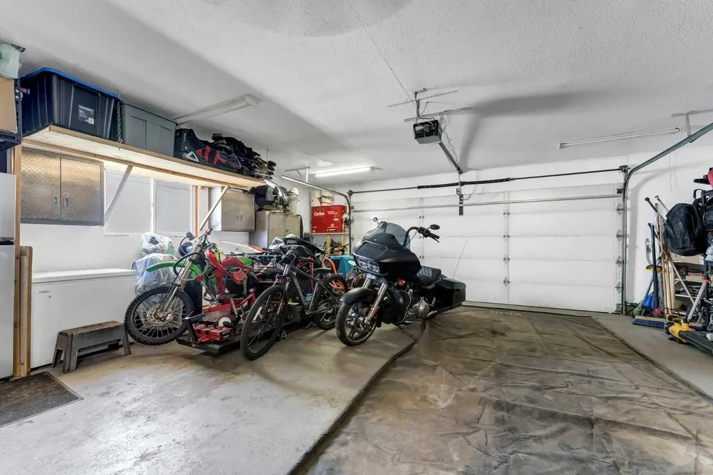 714 19a Street NE Medicine Hat AB T1C1R8
