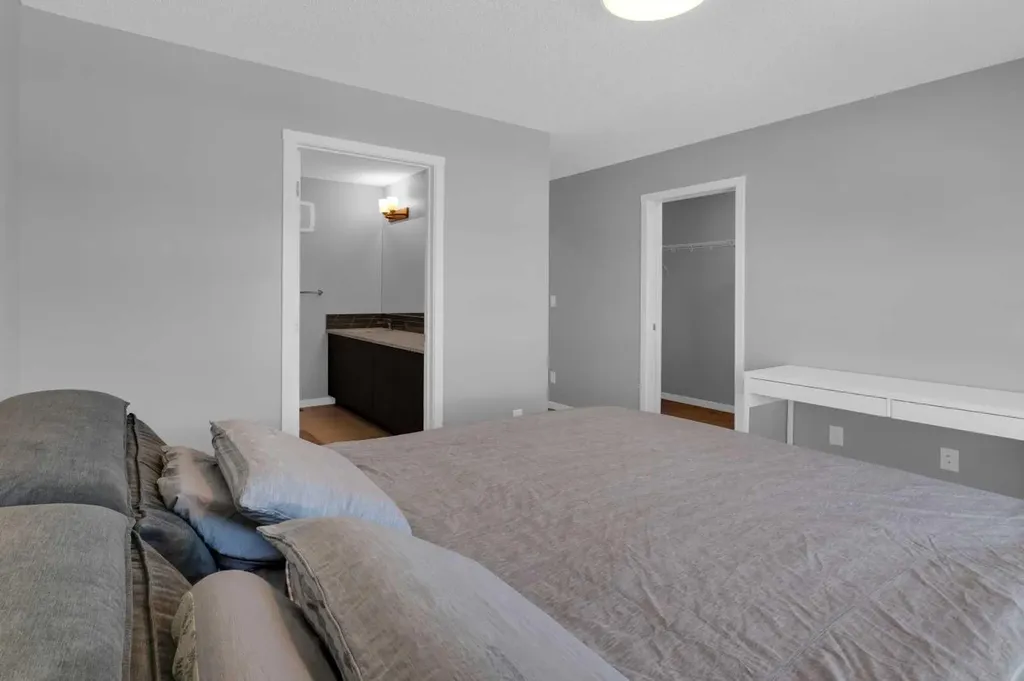 264 Harvest Hills Way NE Calgary AB T3K 2P3
