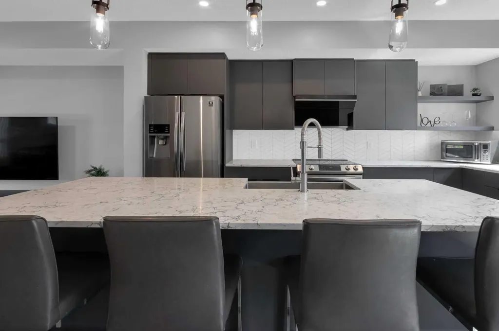 264 Harvest Hills Way NE Calgary AB T3K 2P3