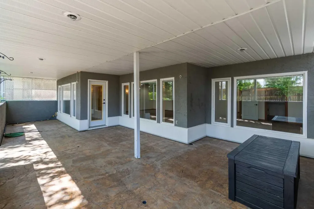 4016 49 Avenue Taber AB T1G 1C8