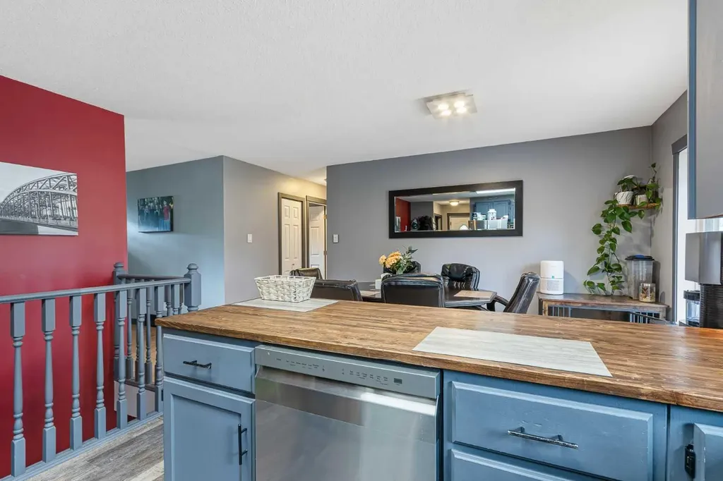 207 7 Avenue Paradise Hill SK S0M 2G0
