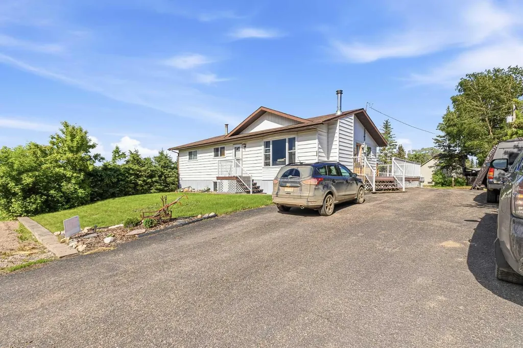 207 7 Avenue Paradise Hill SK S0M 2G0