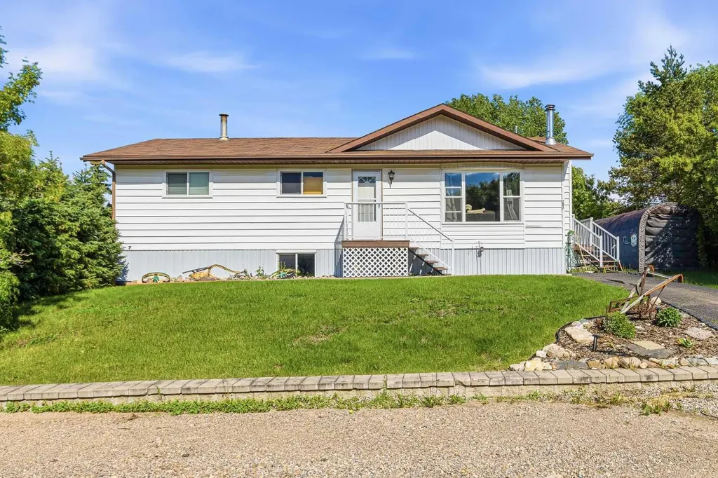 207 7 Avenue Paradise Hill SK S0M 2G0