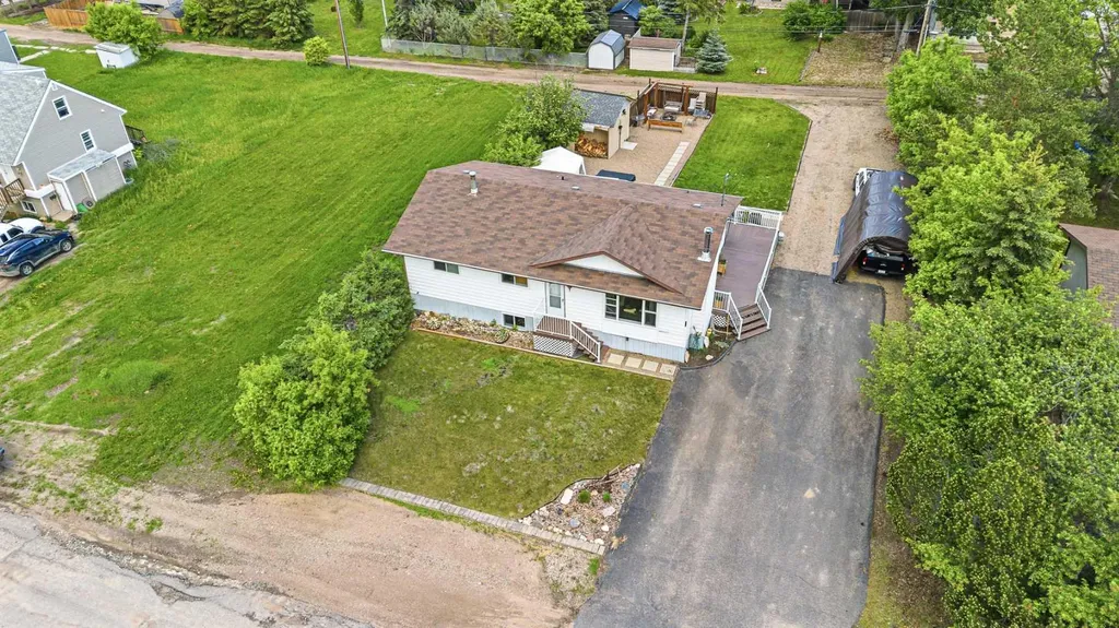 207 7 Avenue Paradise Hill SK S0M 2G0