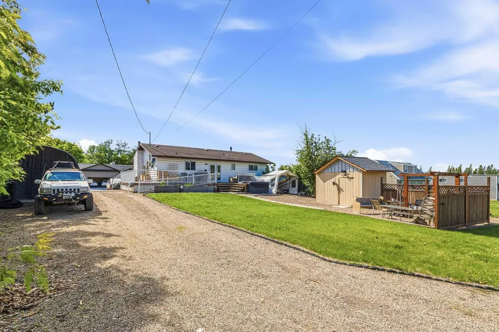 207 7 Avenue Paradise Hill SK S0M 2G0