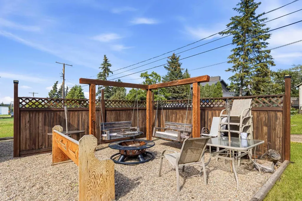 207 7 Avenue Paradise Hill SK S0M 2G0