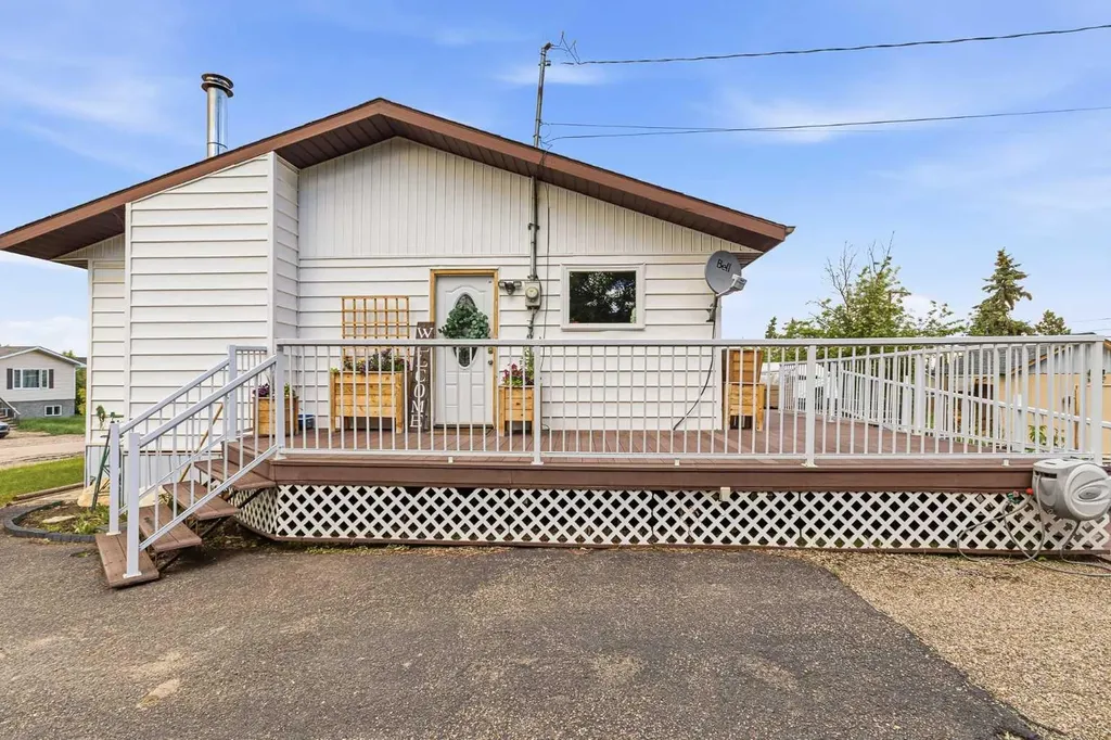 207 7 Avenue Paradise Hill SK S0M 2G0