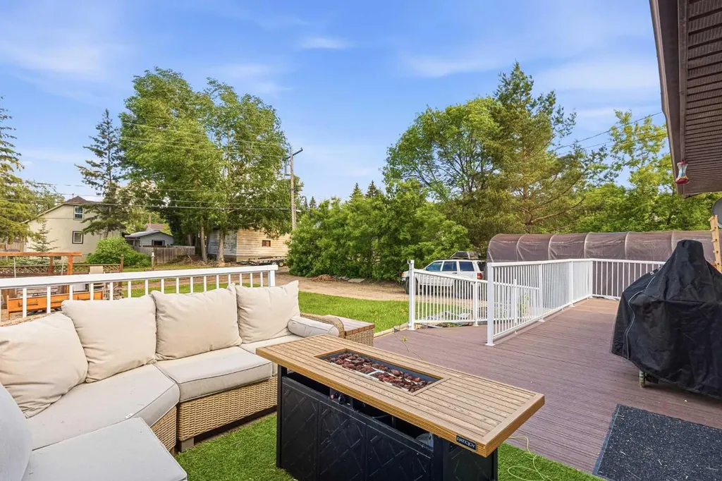 207 7 Avenue Paradise Hill SK S0M 2G0